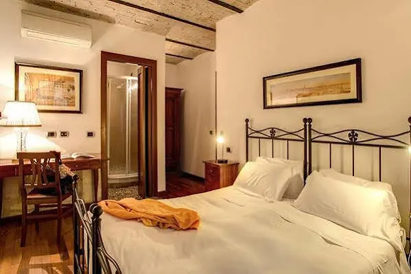 Nova Domizia Otel Roma Konukevi